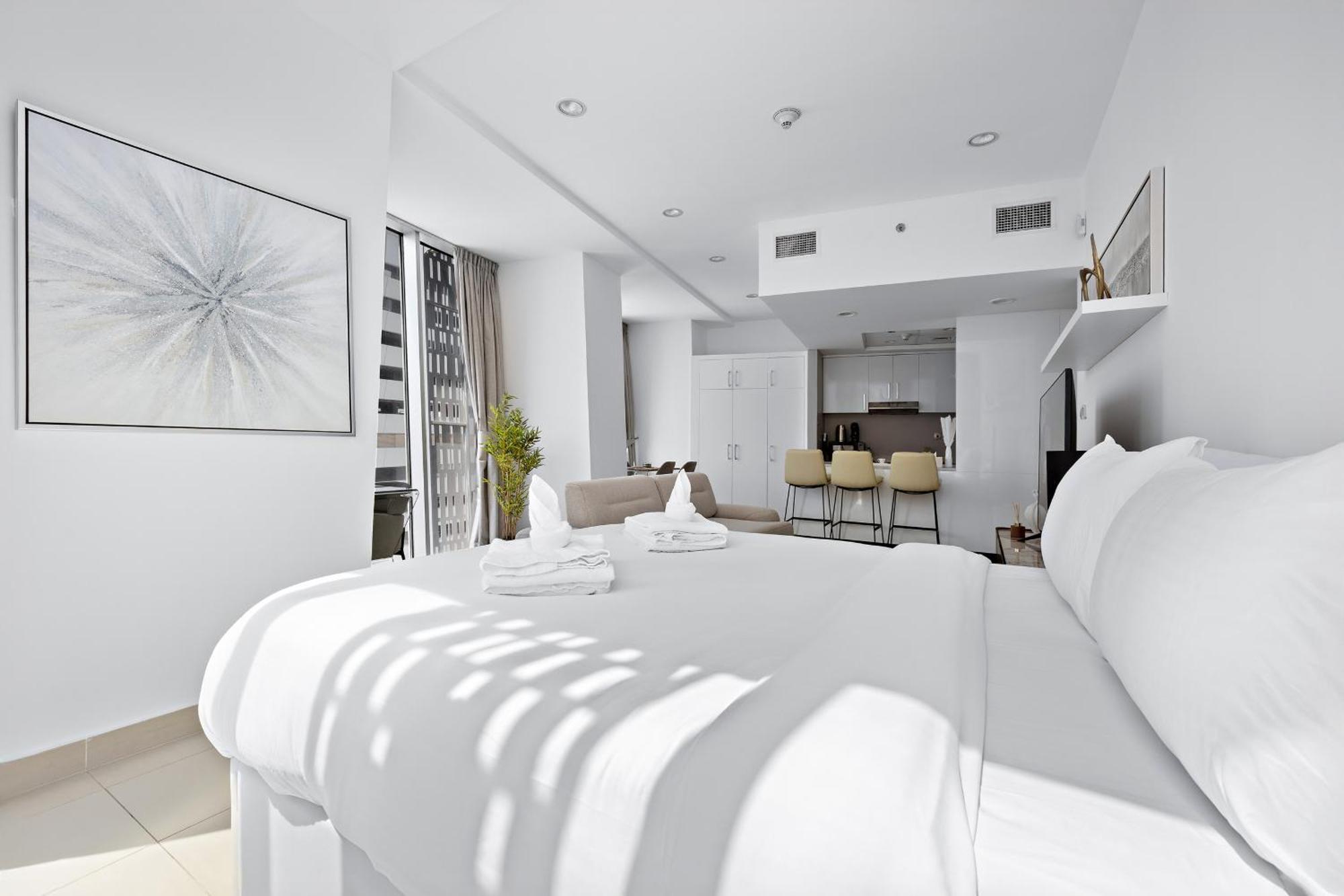 Stayis - At Cayan Tower Apartment