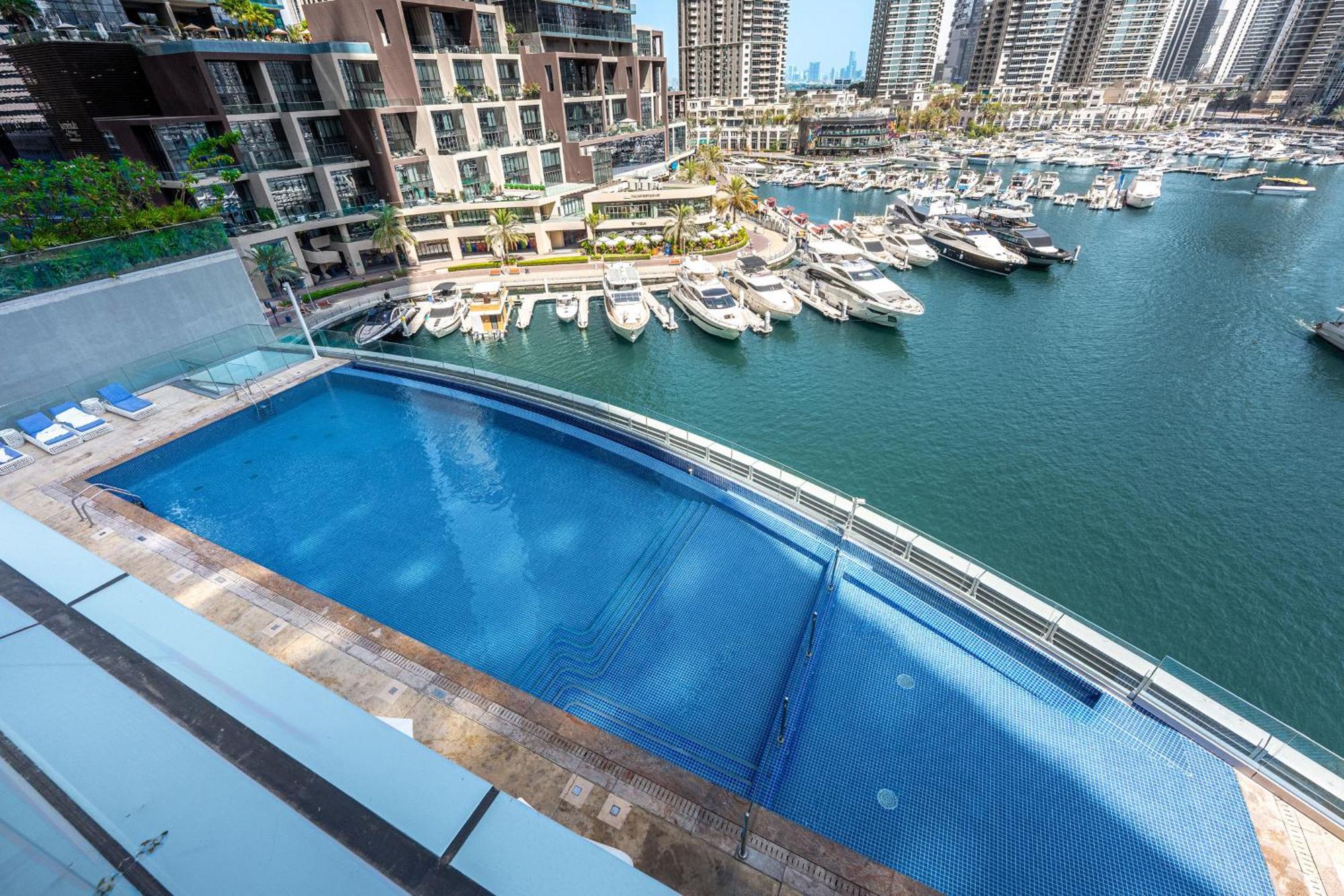Stayis - At Cayan Tower Apartment